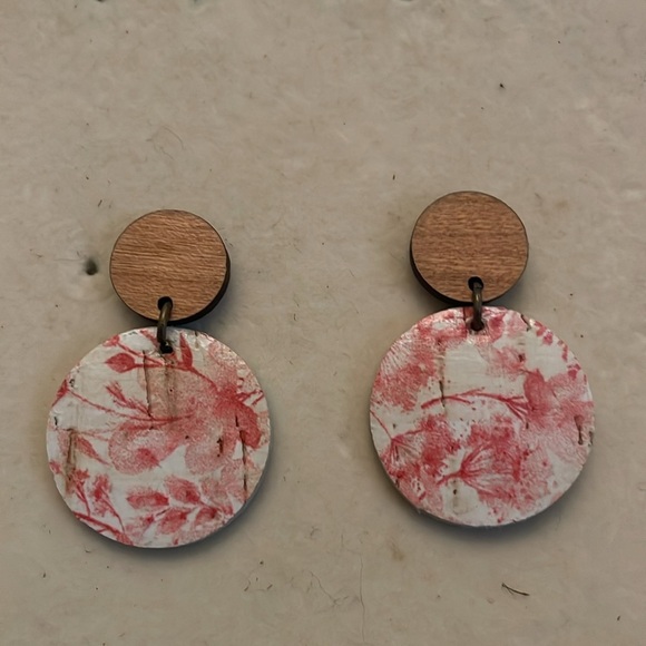 1.5” double tan white pink cork style stud earrings - Picture 2 of 12